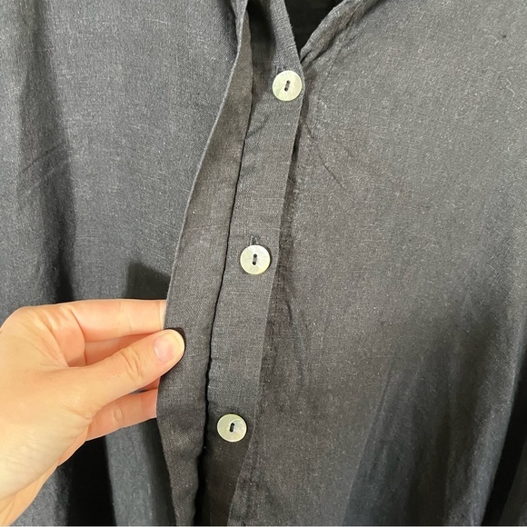 BRYN WALKER Willa Short Sleeve Linen Button Down Asymmetrical Tunic - Picture 6 of 10